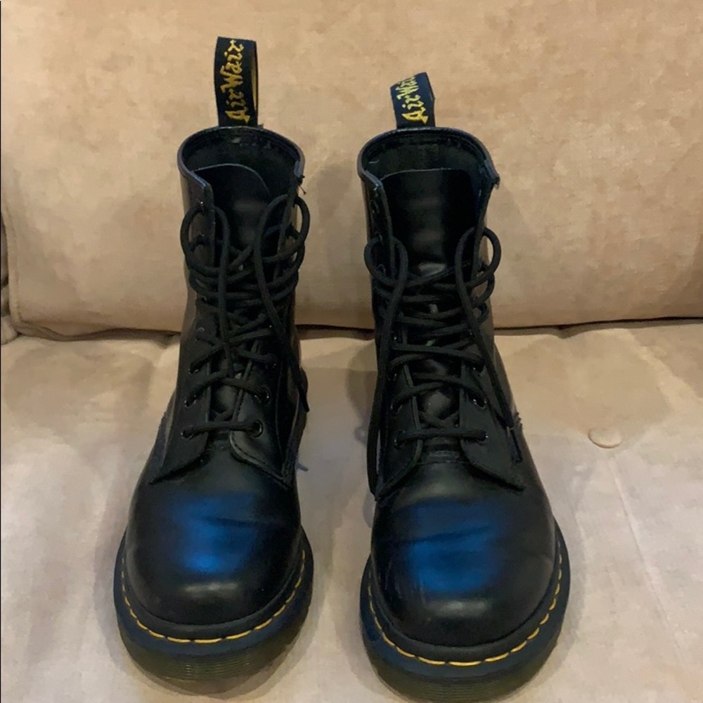 1460 Women’s Smooth Leather Lace Up Boots